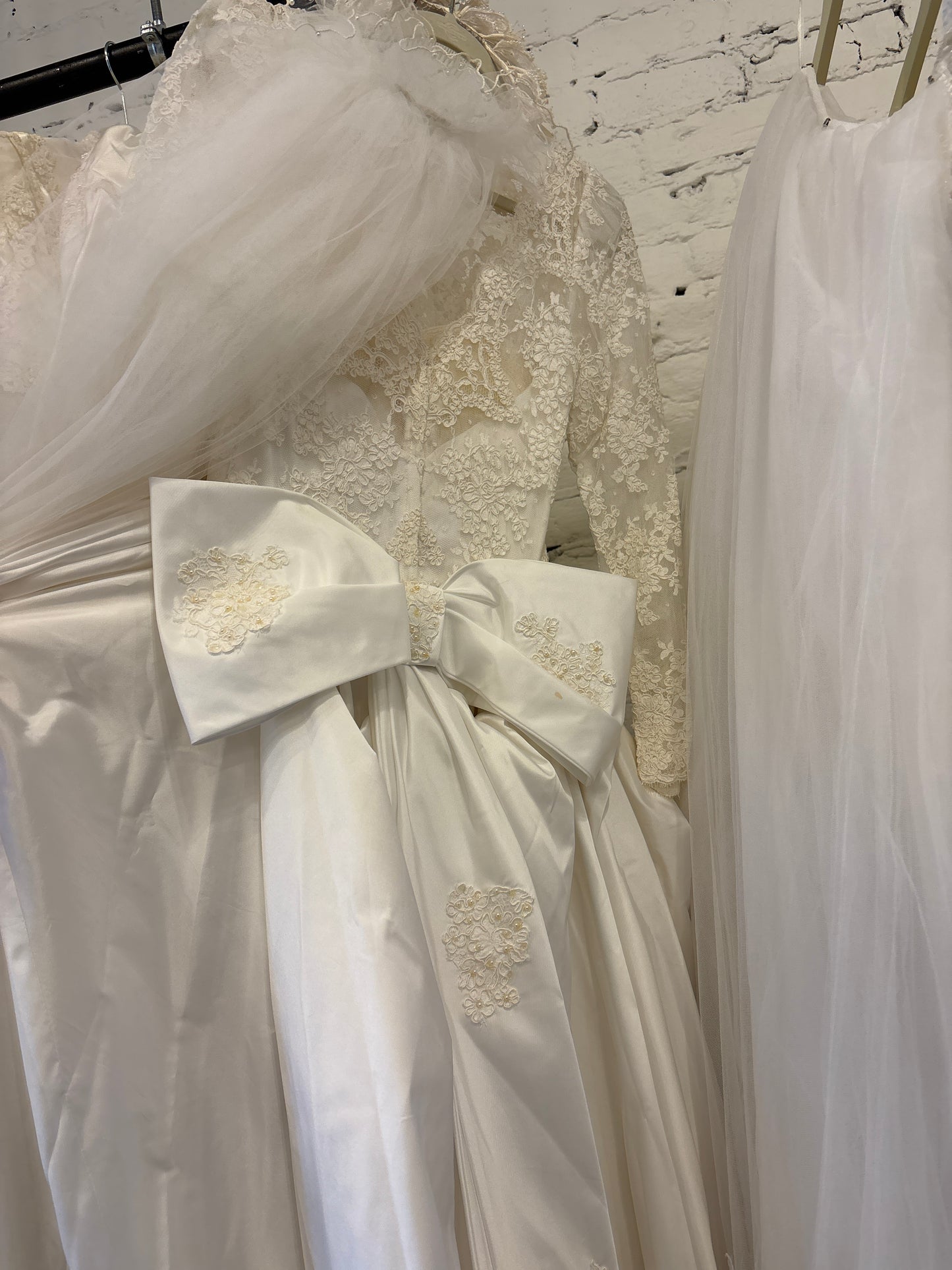 Cinda: 1986 Basque Waist A-Line Gown, Lace LS & Bow (comes with veil)
