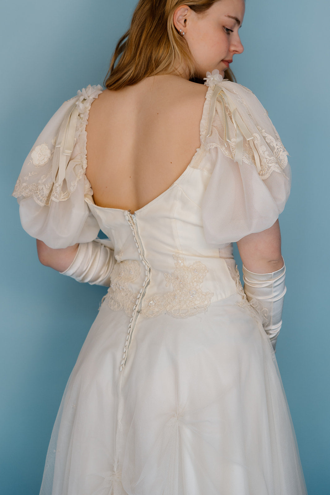 Charlotte: ivory, short sleeved with pick-ups and gloves