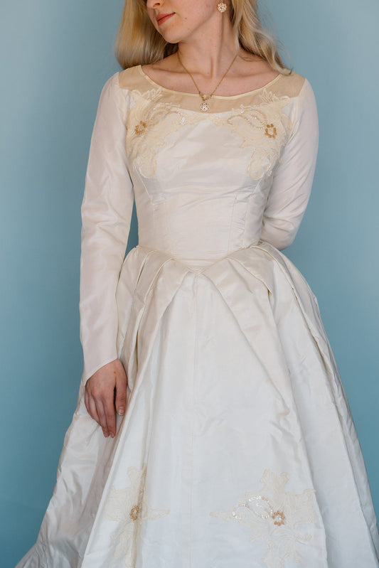 Carrie: 1950s ballgown with floral appliques and basque waist