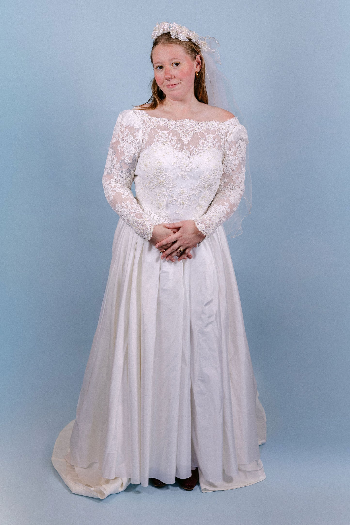 Cinda: 1986 Basque Waist A-Line Gown, Lace LS & Bow (comes with veil)