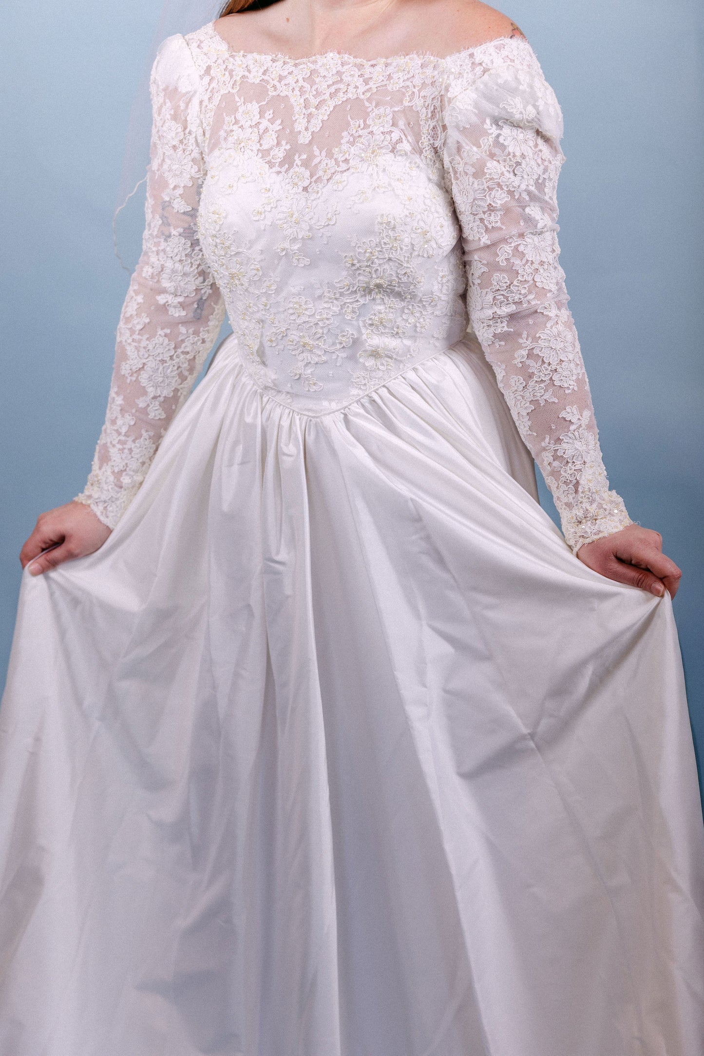 Cinda: 1986 Basque Waist A-Line Gown, Lace LS & Bow (comes with veil)