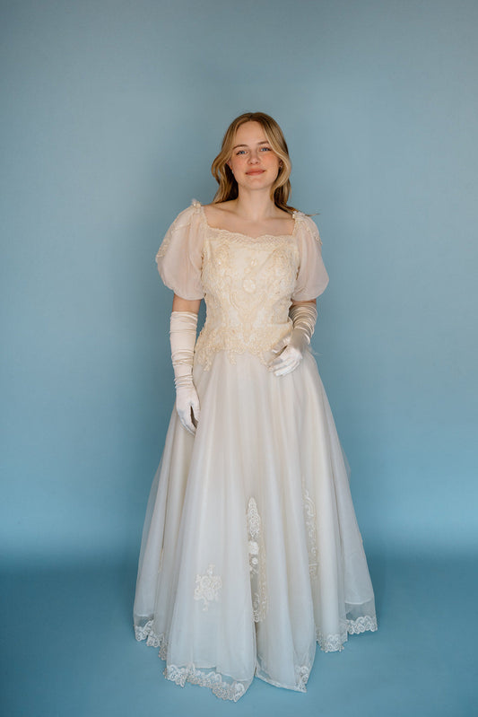 Charlotte: ivory, short sleeved with pick-ups and gloves