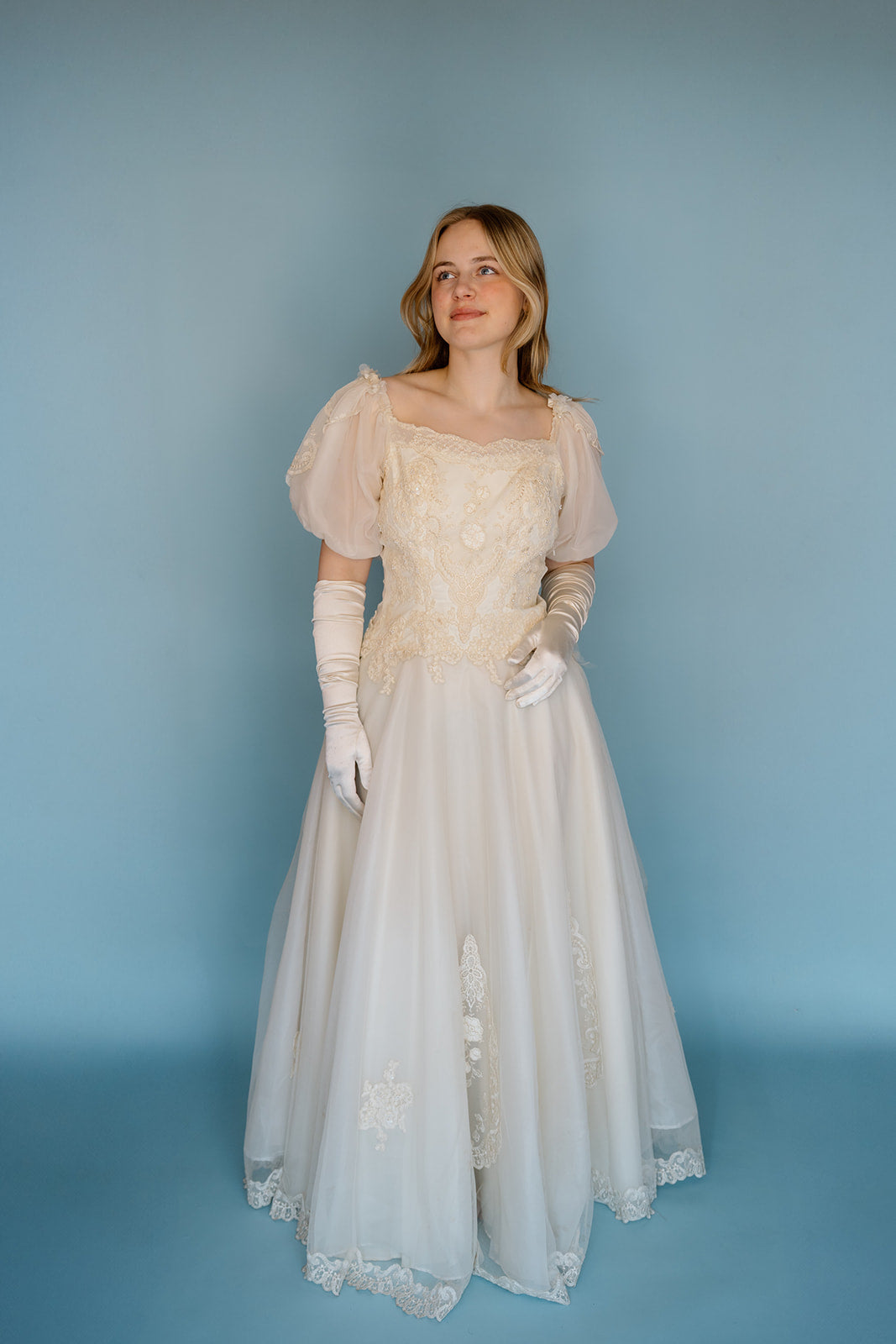 Charlotte: ivory, short sleeved with pick-ups and gloves