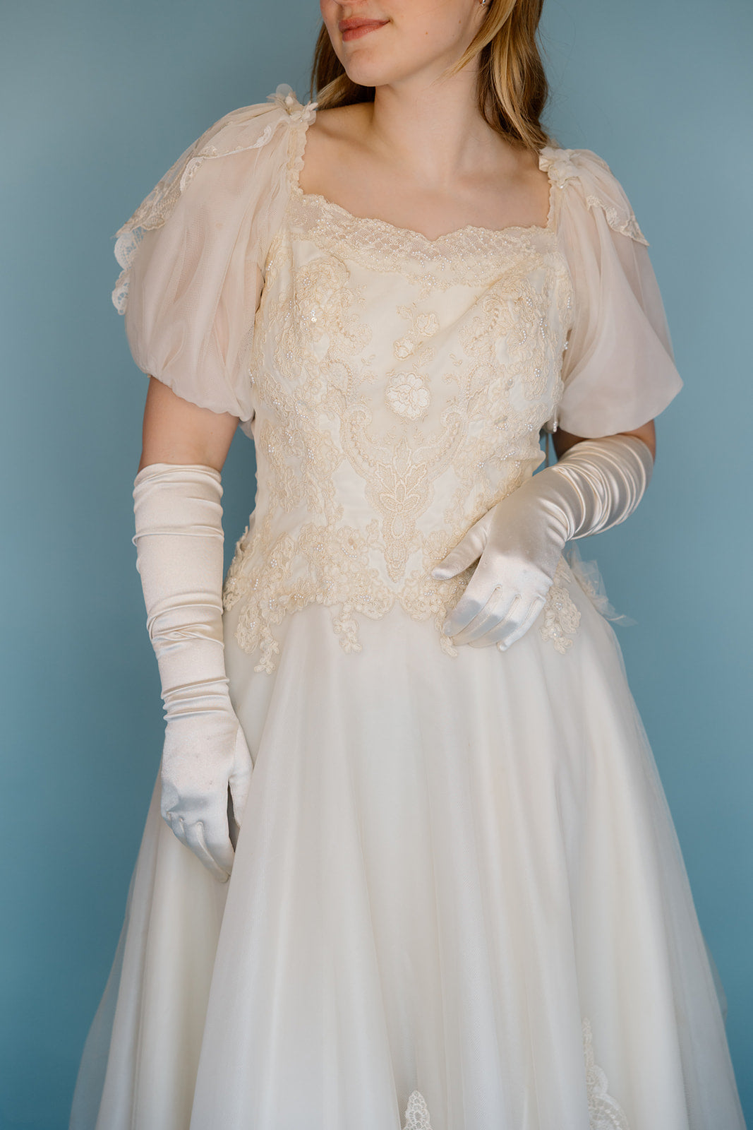 Charlotte: ivory, short sleeved with pick-ups and gloves