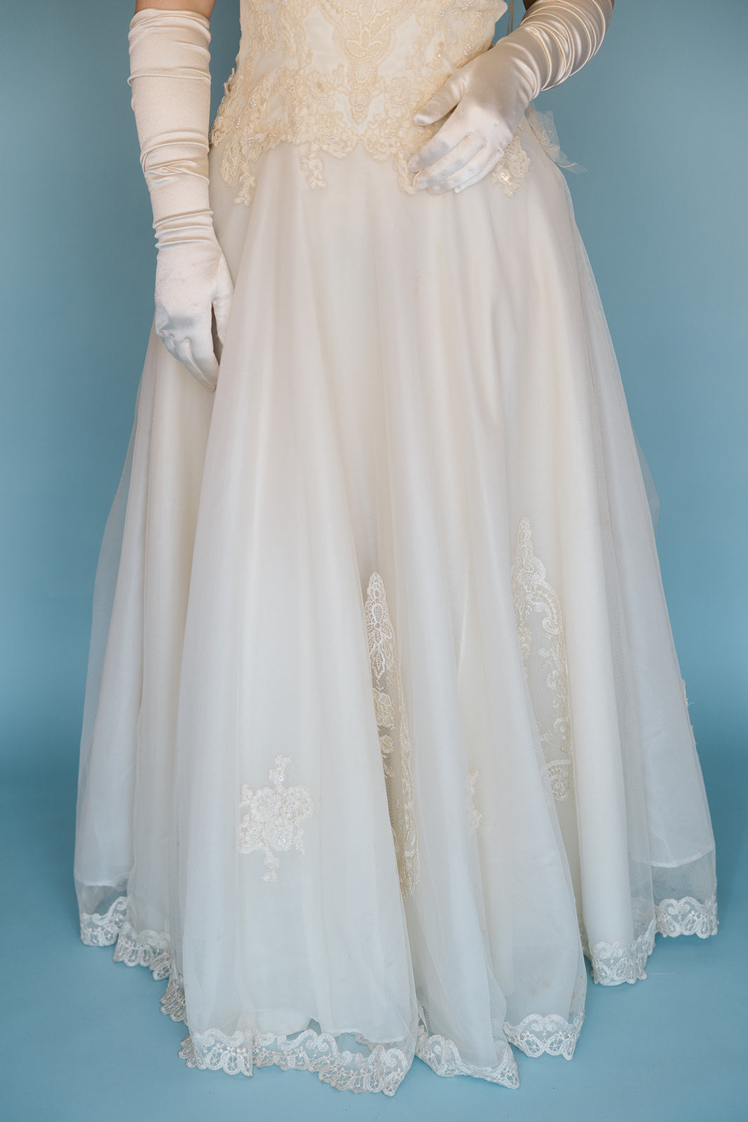 Charlotte: ivory, short sleeved with pick-ups and gloves