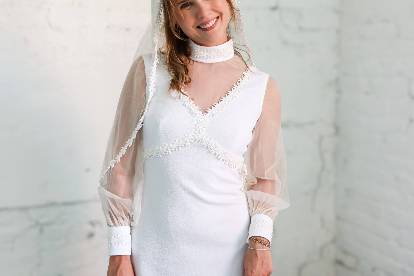 Angel: 1970s 3pc Set: Dress, Train, Veil with Daisies