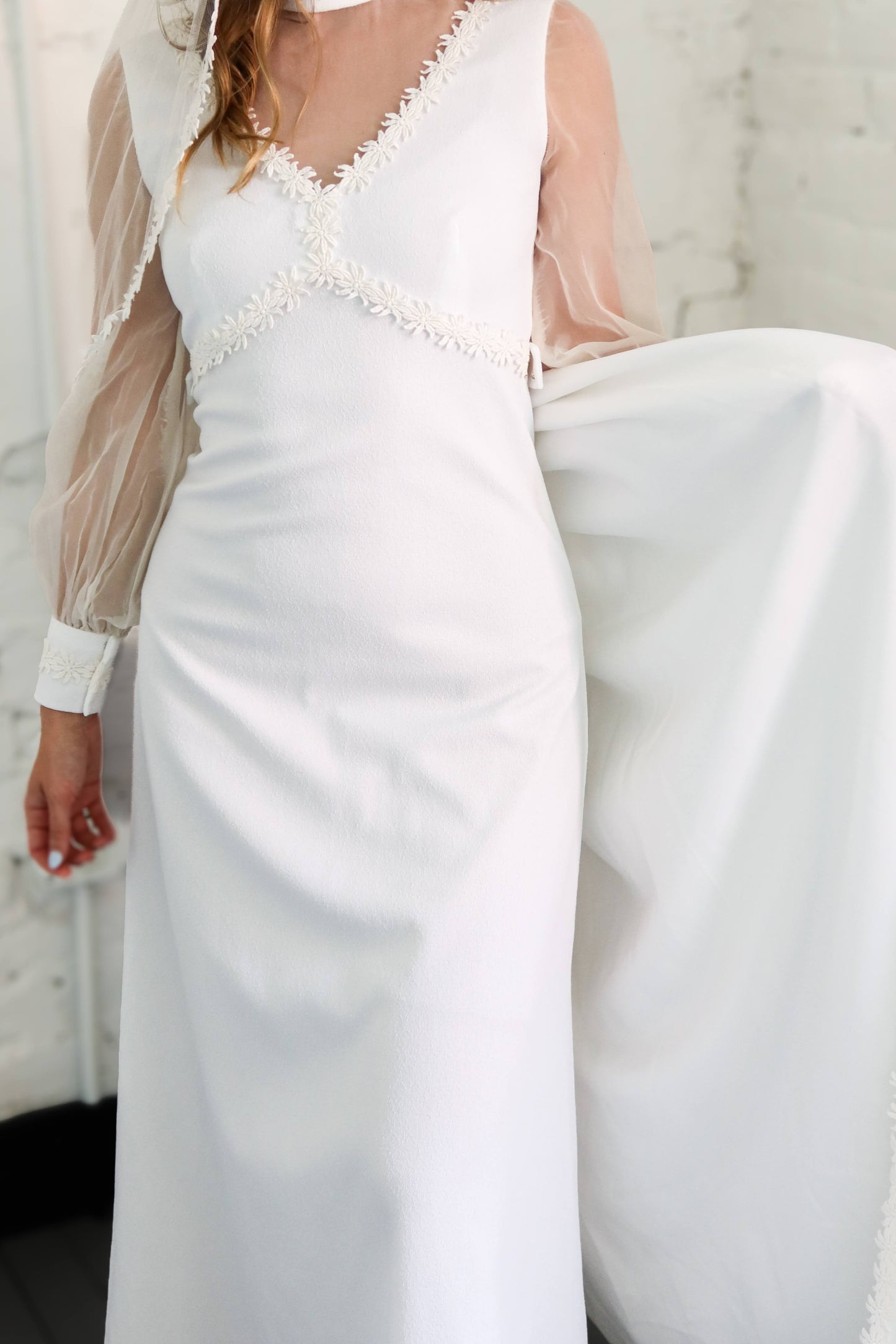 Angel: 1970s 3pc Set: Dress, Train, Veil with Daisies