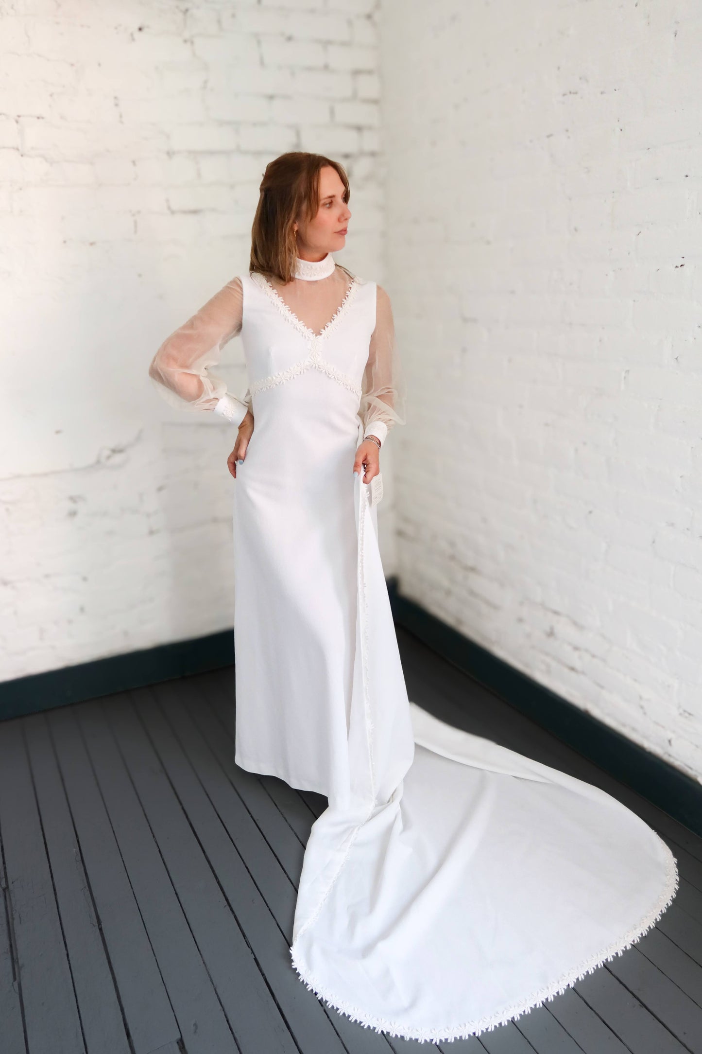 Angel: 1970s 3pc Set: Dress, Train, Veil with Daisies